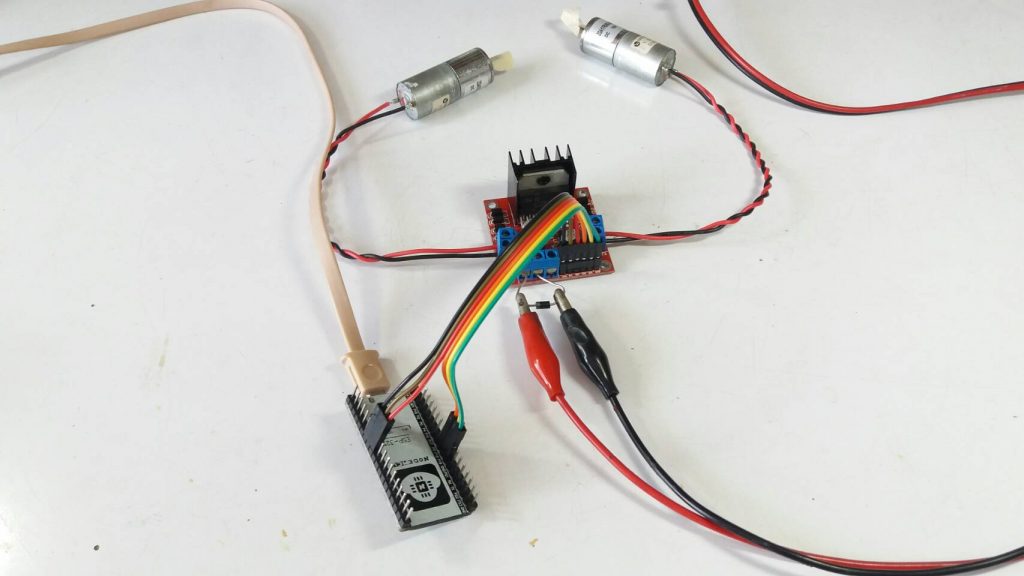 Basic ESP32 Control DC motor 2CH by L298 Module