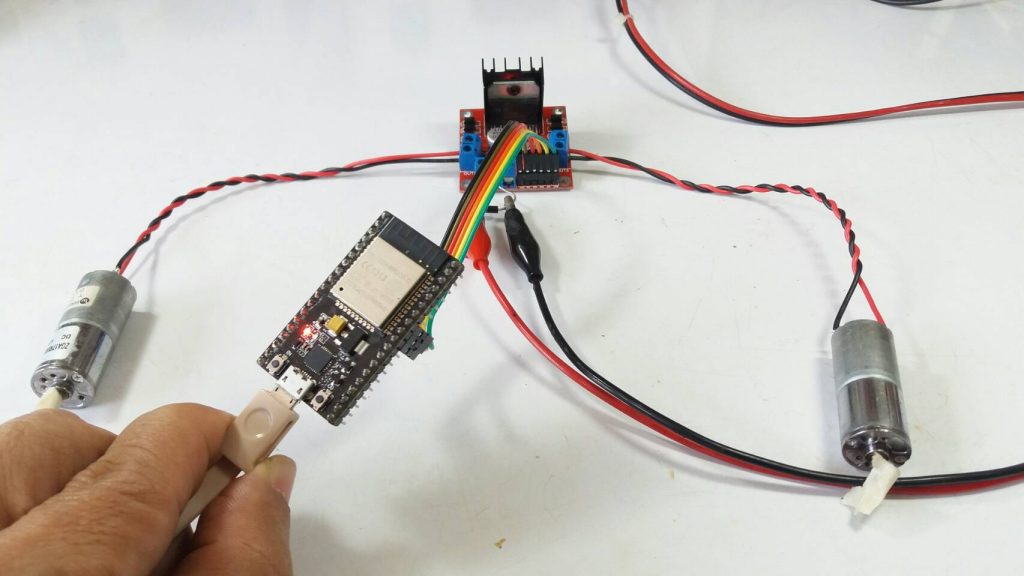 Basic ESP32 Control DC motor 2CH by L298 Module