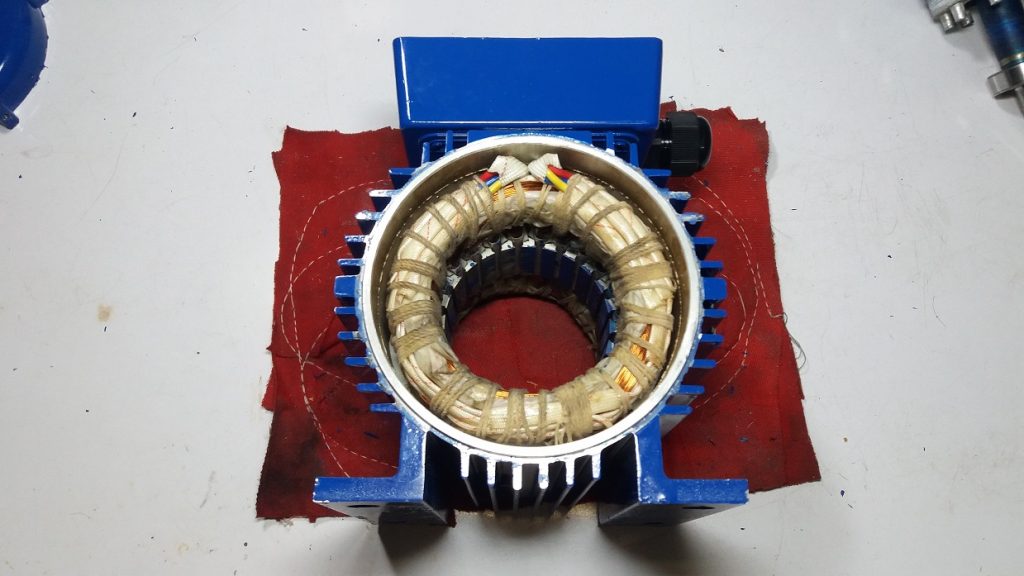 Inside and test 3 phase induction motor 2810rpm 0.5HP