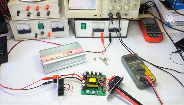 Inside Mini Inverter 12V to 220V 500W