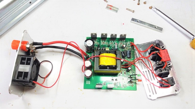 Inside Mini Inverter 12V to 220V 500W