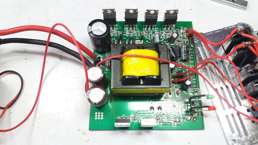 Inside Mini Inverter 12V to 220V 500W