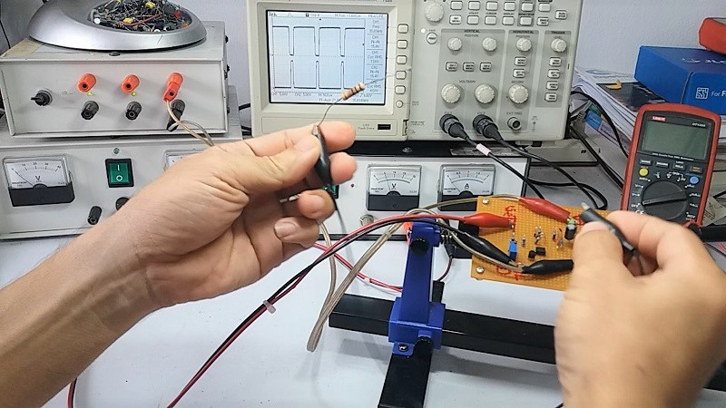 Simple Half-Bridge Topology Switching Mode Power Supply Using IR2153