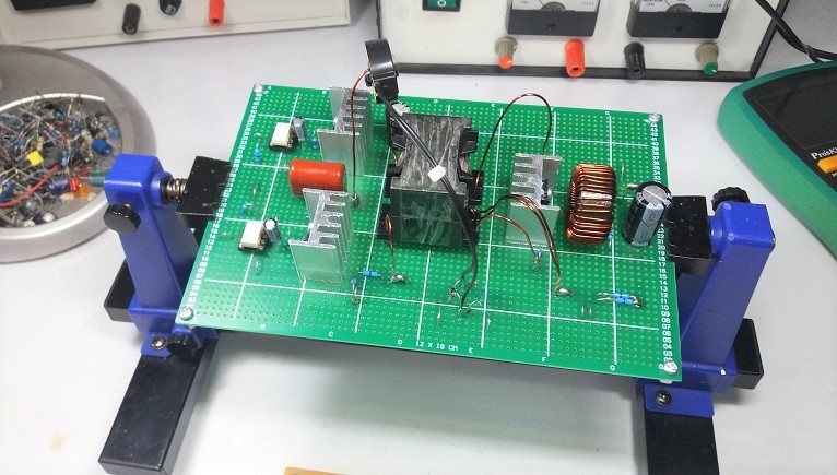 Simple Half-Bridge Topology Switching Mode Power Supply Using IR2153