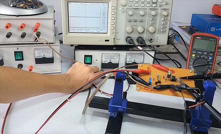 Simple Half-Bridge Topology Switching Mode Power Supply Using IR2153