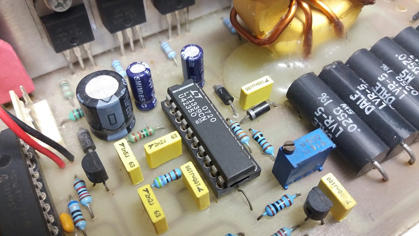 LT1339CN Analog Control DC-DC Synchronous Buck Converter Topology