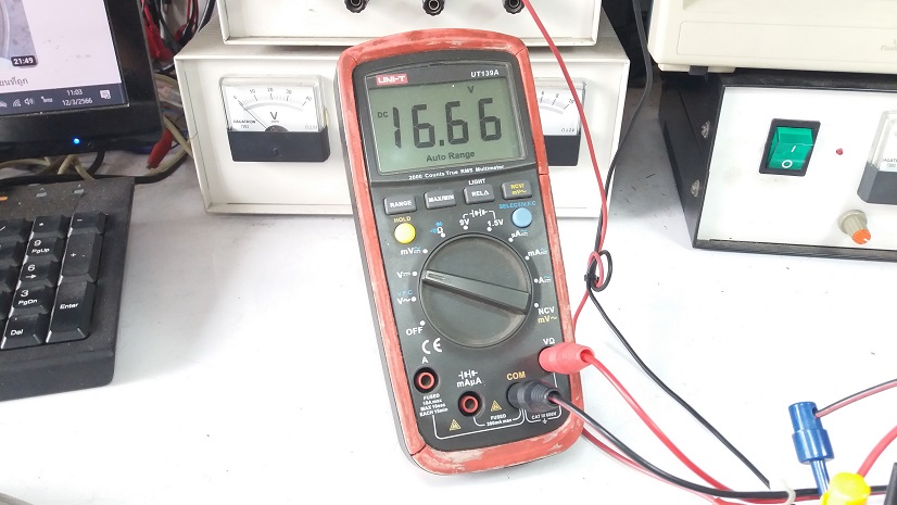 Adjustable Voltage DC to DC Buck Converter By Using XL4016