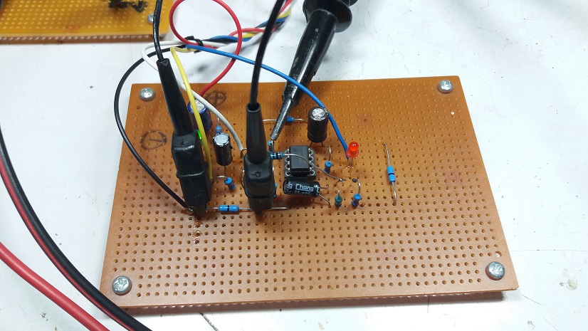 Simple Lossless Inductor Current Sensing for DC-DC Converters