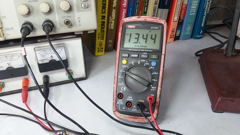 Simple Lossless Inductor Current Sensing for DC-DC Converters