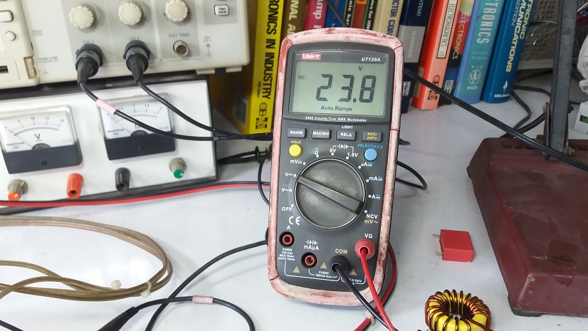 Experimental DC-DC Boost Converter using Flying Capacitor Topology 