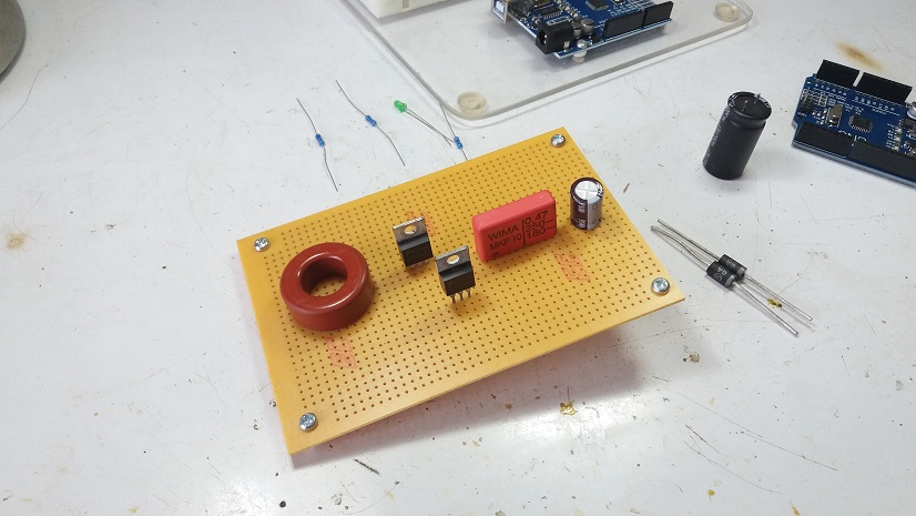 Experimental DC-DC Boost Converter using Flying Capacitor Topology 