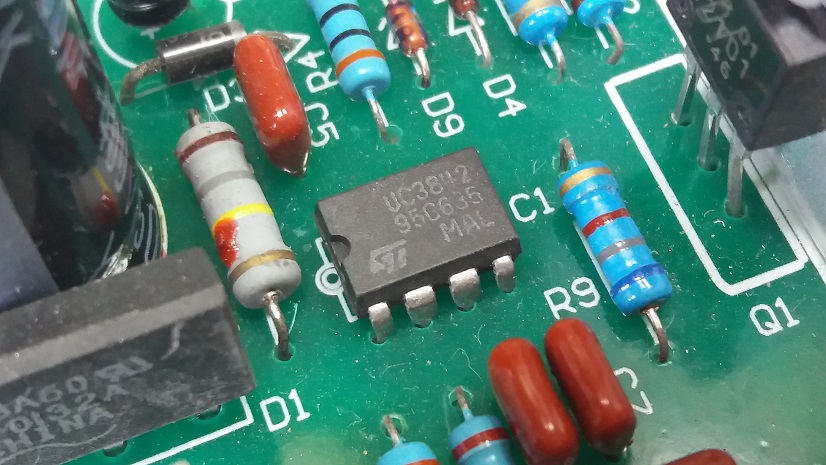 Voltage Mode Control Flyback Converter SMPUS Based on Arduino