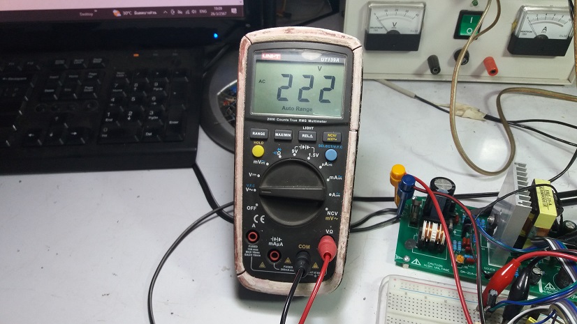 Voltage Mode Control Flyback Converter SMPUS Based on Arduino UNO